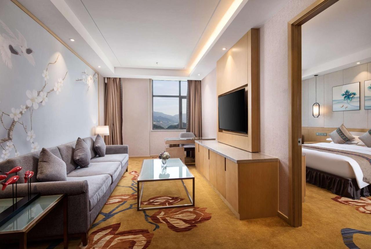 Ramada Plaza By Wyndham Enshi Hotel ภายนอก รูปภาพ